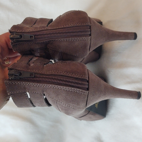 Apostrophe taupe spike heels - Picture 3 of 6